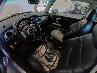 Mini Mini Mini Cooper S (R53) Hatchback 1.6 16V (W11-B16A) [120kW]  (03-2002/09-=
2006) picture 13