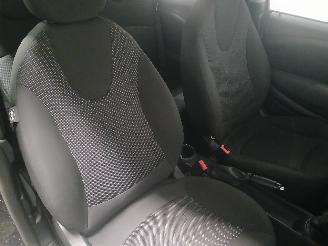 Mini Mini Mini (R56) Hatchback 1.4 16V One (N12-B14A) [70kW]  (11-2006/03-2010) picture 8