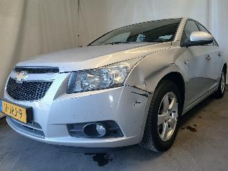 krockskadad bil auto Chevrolet Cruze Cruze (300) Sedan 1.8 16V VVT (F18D4(Euro 5)) [104kW]  (05-2009/12-201=
5) 2009/8