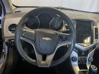 Chevrolet Cruze Cruze (300) Sedan 1.8 16V VVT (F18D4(Euro 5)) [104kW]  (05-2009/12-201=
5) picture 13