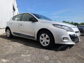 Renault Mégane Megane III Berline (BZ) 5-deurs 1.5 dCi 110 (K9K-636) [81kW]  (04-2011=
/...) picture 5