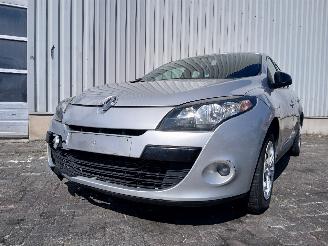 Vaurioauto  passenger cars Renault Mégane Megane III Berline (BZ) 5-deurs 1.5 dCi 110 (K9K-636) [81kW]  (04-2011=
/...) 2011/5