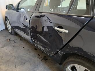 Renault Mégane Megane III Grandtour (KZ) Combi 5-drs 2.0 16V CVT (M4R-F713) [103kW]  =
(05-2009/02-2016) picture 23