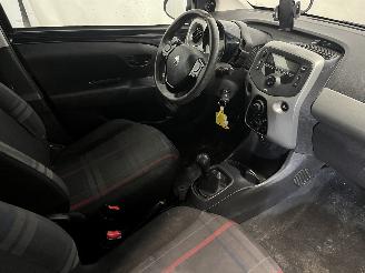 Peugeot 108 108 Hatchback 1.0 12V (1KRFE(CFB)) [51kW]  (05-2014/...) picture 17