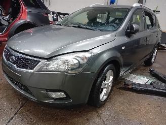Autoverwertung Kia Cee d Cee'd Sporty Wagon (EDF) Combi 1.4 16V (G4FA) [66kW]  (07-2009/12-2012=
) 2011/2