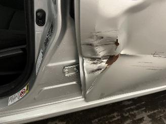 Toyota Auris Auris (E15) Hatchback 1.6 Dual VVT-i 16V (1ZRFE) [91kW]  (03-2007/09-2=
012) picture 15