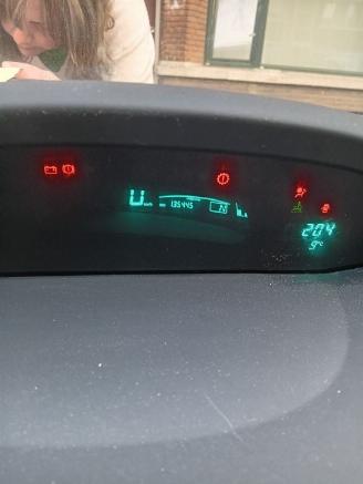 Toyota Yaris Yaris II (P9) Hatchback 1.3 16V VVT-i (2SZFE) [64kW]  (08-2005/11-2010=
) picture 2