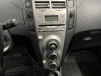 Toyota Yaris Yaris II (P9) Hatchback 1.3 16V VVT-i (2SZFE) [64kW]  (08-2005/11-2010=
) picture 16