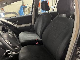 Toyota Yaris Yaris II (P9) Hatchback 1.3 16V VVT-i (2SZFE) [64kW]  (08-2005/11-2010=
) picture 17