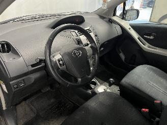 Toyota Yaris Yaris II (P9) Hatchback 1.3 16V VVT-i (2SZFE) [64kW]  (08-2005/11-2010=
) picture 13