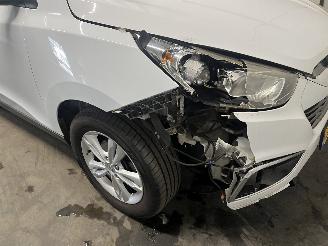 Hyundai Ix35 iX35 (LM) SUV 2.0 16V (G4KD) [120kW]  (01-2010/08-2013) picture 11