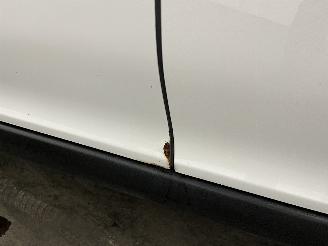 Skoda Yeti Yeti (5LAC) SUV 1.2 TSI 16V (CBZB) [77kW]  (09-2009/05-2015) picture 9