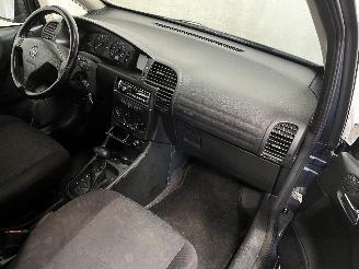 Opel Zafira Zafira (F75) MPV 2.2 16V (Z22SE(Euro 4)) [108kW]  (09-2000/07-2005) picture 8