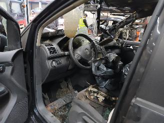 Volkswagen Touran Touran (1T3) MPV 1.4 16V TSI 140 (CAVC) [103kW]  (05-2010/05-2015) picture 5