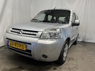 krockskadad bil auto Citroën Berlingo Berlingo Cinqspace, Multispace MPV 1.6 16V (TU5JP4(NFU)) [80kW]  (10-2=
000/12-2011) 2007/6