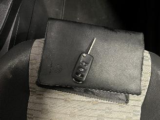 Volkswagen Caddy Caddy III (2KA,2KH,2CA,2CH) Van 1.6 TDI 16V (CAYE) [55kW]  (08-2010/05=
-2015) picture 23