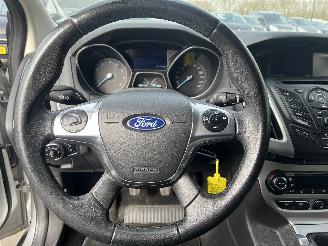 Ford Focus Focus 3 Wagon Combi 1.0 Ti-VCT EcoBoost 12V 125 (M1DA(Euro 5)) [92kW] =
 (02-2012/05-2018) picture 14