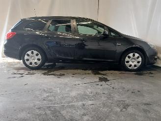 Opel Astra Astra J Sports Tourer (PD8/PE8/PF8) Combi 1.7 CDTi 16V (A17DTE(Euro 5)=
) [81kW]  (10-2010/10-2015) picture 7