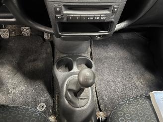 Toyota Yaris Yaris (P1) Hatchback 1.3 16V VVT-i (2SZFE) [64kW]  (04-2002/09-2005) picture 18