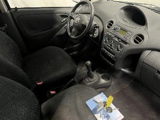 Toyota Yaris Yaris (P1) Hatchback 1.3 16V VVT-i (2SZFE) [64kW]  (04-2002/09-2005) picture 9