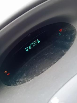 Toyota Yaris Yaris (P1) Hatchback 1.3 16V VVT-i (2SZFE) [64kW]  (04-2002/09-2005) picture 2