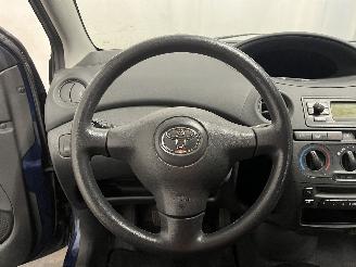 Toyota Yaris Yaris (P1) Hatchback 1.3 16V VVT-i (2SZFE) [64kW]  (04-2002/09-2005) picture 19