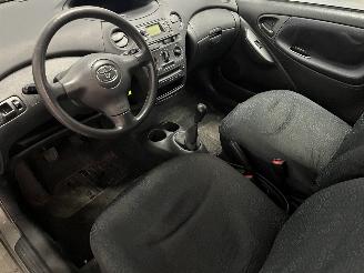 Toyota Yaris Yaris (P1) Hatchback 1.3 16V VVT-i (2SZFE) [64kW]  (04-2002/09-2005) picture 16