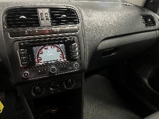 Volkswagen Polo Polo V (6R) Hatchback 1.2 12V BlueMotion Technology (CGPA(Euro 5)) [51=
kW]  (06-2009/05-2014) picture 11