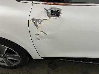 Renault Clio Clio IV Estate/Grandtour (7R) Combi 5-drs 1.5 Energy dCi 90 FAP (K9K-6=
08(K9K-B6)) [66kW]  (11-2012/08-2021) picture 14