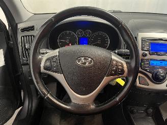 Hyundai I-30 i30 Crosswagon (WWH) Combi 1.4 CVVT 16V (G4FA) [80kW]  (11-2009/06-201=
2) picture 20