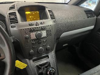 Opel Zafira Zafira (M75) MPV 1.8 16V Ecotec (Z18XER(Euro 4)) [103kW]  (07-2005/04-=
2015) picture 19