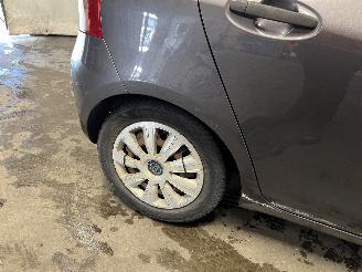 Toyota Yaris Yaris II (P9) Hatchback 1.3 16V VVT-i (2SZFE) [64kW]  (08-2005/11-2010=
) picture 8