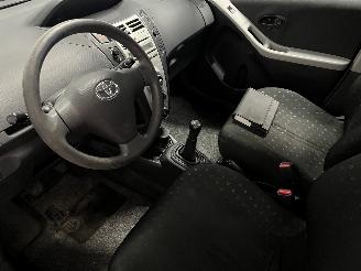 Toyota Yaris Yaris II (P9) Hatchback 1.3 16V VVT-i (2SZFE) [64kW]  (08-2005/11-2010=
) picture 16
