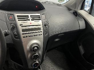 Toyota Yaris Yaris II (P9) Hatchback 1.3 16V VVT-i (2SZFE) [64kW]  (08-2005/11-2010=
) picture 20