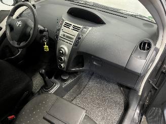 Toyota Yaris Yaris II (P9) Hatchback 1.3 16V VVT-i (2SZFE) [64kW]  (08-2005/11-2010=
) picture 12