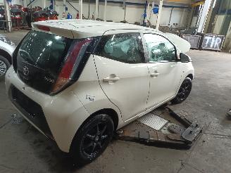 Toyota Aygo Aygo (B40) Hatchback 1.0 12V VVT-i (1KR-FE) [51kW]  (05-2014/06-2018) picture 3