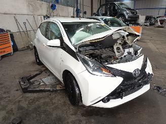 Toyota Aygo Aygo (B40) Hatchback 1.0 12V VVT-i (1KR-FE) [51kW]  (05-2014/06-2018) picture 2