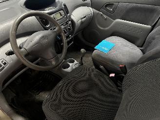 Toyota Yaris Yaris Verso (P2) MPV 1.3 16V (2NZFE) [63kW]  (08-1999/10-2002) picture 16