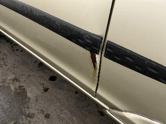 Toyota Yaris Yaris Verso (P2) MPV 1.3 16V (2NZFE) [63kW]  (08-1999/10-2002) picture 11