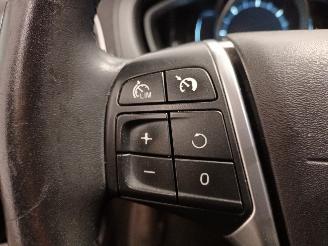 Volvo V-40 V40 (MV) Hatchback 5-drs 2.0 D2 16V (D4204T8(Euro 6b)) [88kW]  (02-201=
5/08-2019) picture 19