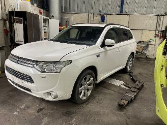 Sloopauto Mitsubishi Outlander Outlander (GF/GG) SUV 2.0 16V PHEV 4x4 (Y61) [147kW]  (01-2014/12-2021=
) 2014/4