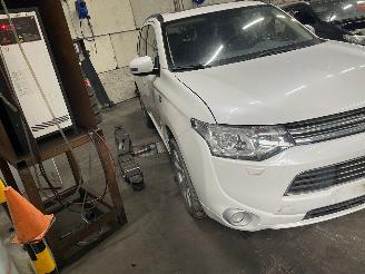 Mitsubishi Outlander Outlander (GF/GG) SUV 2.0 16V PHEV 4x4 (Y61) [147kW]  (01-2014/12-2021=
) picture 2