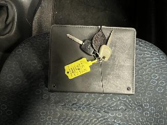 Toyota Yaris Yaris (P1) Hatchback 1.3 16V VVT-i (2SZFE) [64kW]  (04-2002/09-2005) picture 19