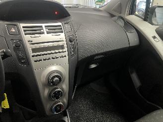 Toyota Yaris Yaris II (P9) Hatchback 1.0 12V VVT-i (1KR-FE) [51kW]  (08-2005/12-201=
1) picture 19