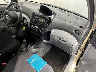 Toyota Yaris Yaris Verso (P2) MPV 1.3 16V (2NZFE) [63kW]  (08-1999/10-2002) picture 12