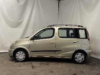 Toyota Yaris Yaris Verso (P2) MPV 1.3 16V (2NZFE) [63kW]  (08-1999/10-2002) picture 4