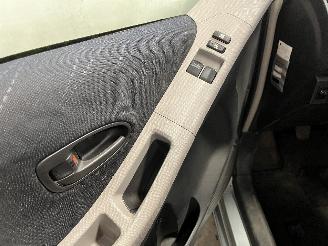 Toyota Yaris Yaris II (P9) Hatchback 1.3 16V VVT-i (2SZFE) [64kW]  (08-2005/11-2010=
) picture 15