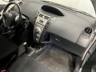 Toyota Yaris Yaris II (P9) Hatchback 1.3 16V VVT-i (2SZFE) [64kW]  (08-2005/11-2010=
) picture 10