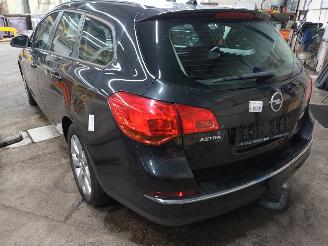 Opel Astra Astra J Sports Tourer (PD8/PE8/PF8) Combi 1.7 CDTi 16V (A17DTE(Euro 5)=
) [81kW]  (10-2010/10-2015) picture 4