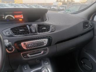 Renault Scenic Grand Scénic III (JZ) MPV 1.4 16V TCe 130 (H4J-700(H4J-A7)) [96kW]  =
(02-2009/12-2016) picture 15